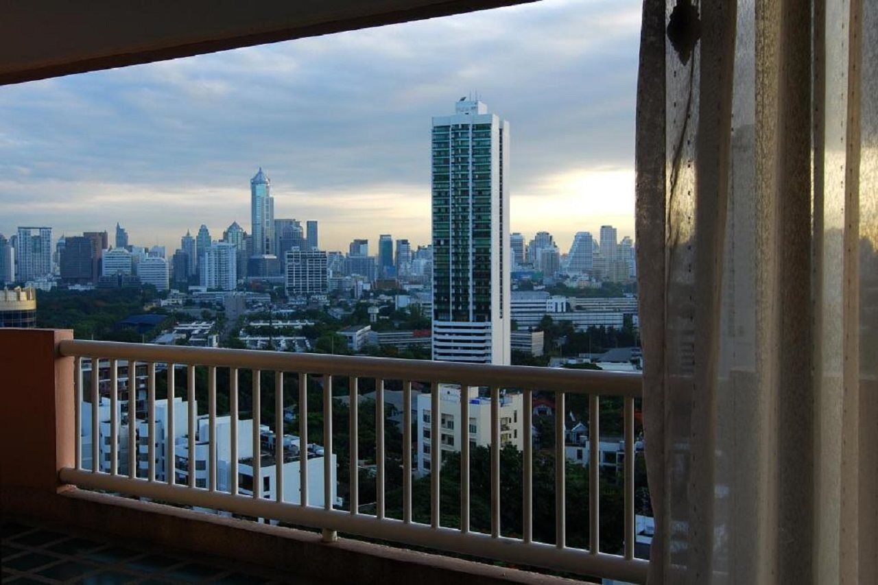 Pantip Suites Bangkok Extérieur photo